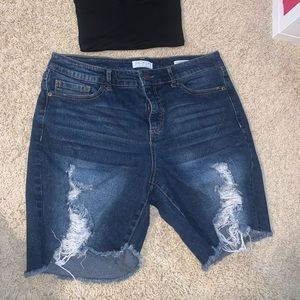 Sofia vergara shorts and calvin klein tank